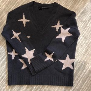 360 Cashmere V Neck Star Sweater